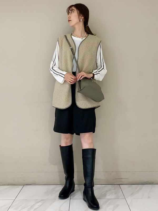 フェミニンワンピとも好相性な柔らかジャケットのシックコーデ | 23度 服装