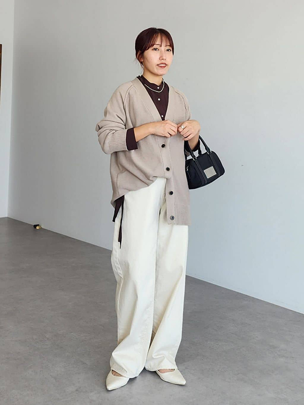 トレンド感&秋らしさ全開のチェック柄ショート丈シャツの大人カジュアル | 23度 服装