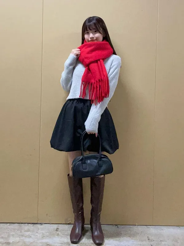 トレンドカラーもマフラーなら取り入れやすくこなれ感あり|マフラー巻き方