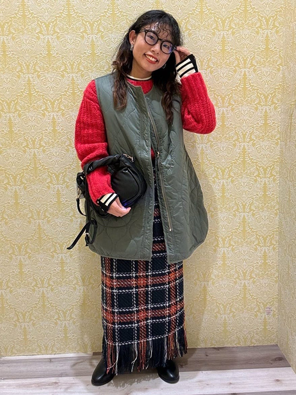 縦長ラインが手に入るキルティングベストのレイヤードコーデ| 気温10度　服装