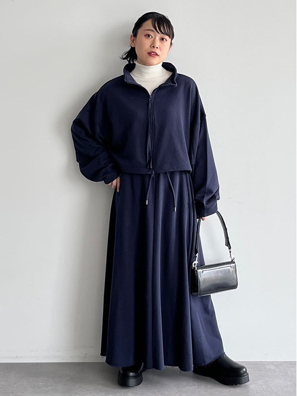 セットアップでより今年らしく決まるジップアップスウェットコーデ| 気温10度　服装