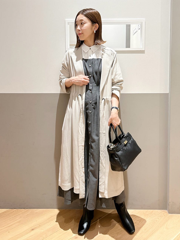 コーデがきれいめに整いスタイルアップも叶うガウンコート| 気温10度　服装