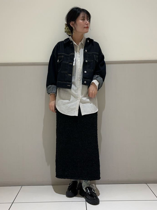 コーデに旬な風を吹かせるショート丈のデニムジャケットコーデ| 気温10度　服装