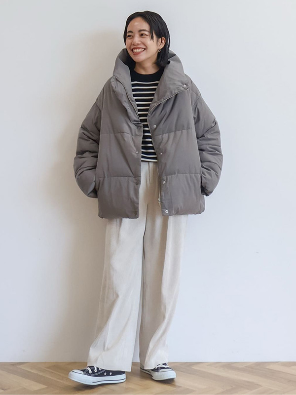 オーバーサイズの中綿アウターはインナーの色数を抑えてすっきり見せ| 気温10度　服装
