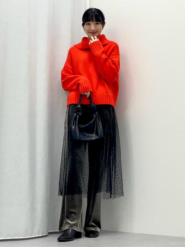 顔映りが良くハッピーオーラを出せるレッドのニットコーデ | 冬服 レディース