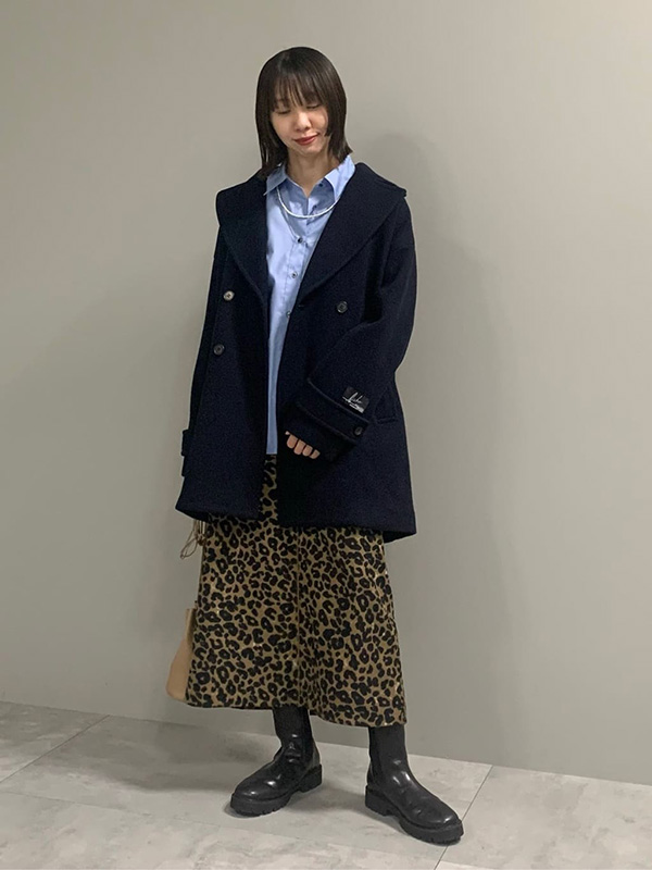 正統派なアイテム合わせでこなれるレオパード柄スカートコーデ | 冬服 レディース