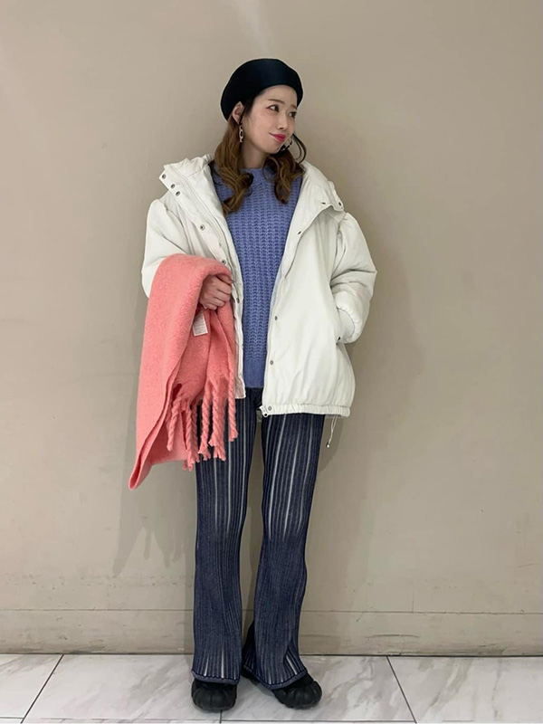 休日をストレスフリーに過ごせる明るめカラーのリラックスカジュアル | 冬服 レディース