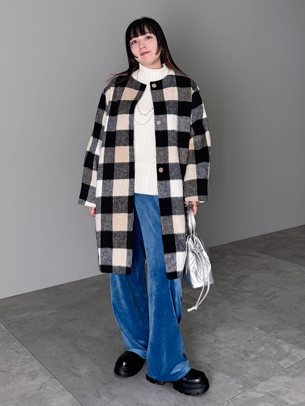 ノーカラーコート×モックネックニットで旬な首周りを作る | 14度 服装