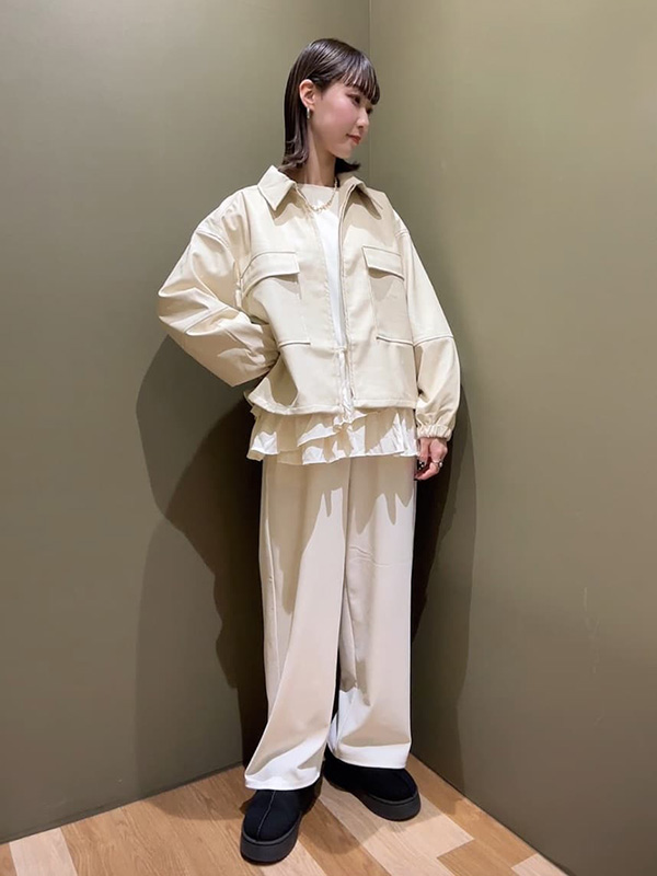 辛口アウターと甘めトップスのこなれオールホワイトコーデ | 14度 服装