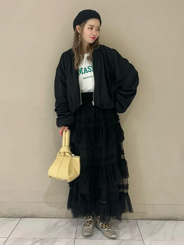 ミリタリーアウター×ガーリースカートの甘辛ミックスコーデ | 17度 服装