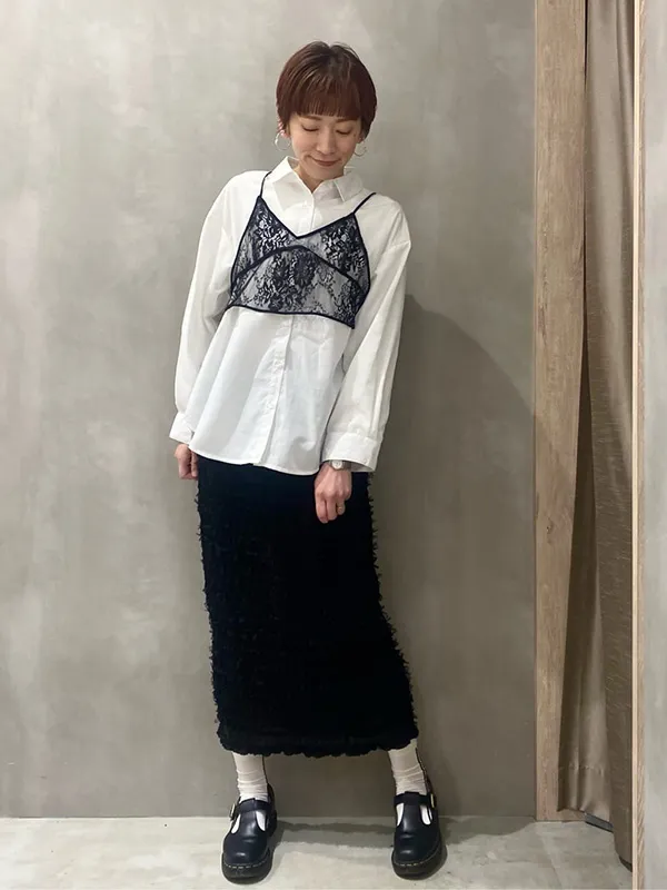 モノトーンで大人シックに装えるビスチェの今っぽレイヤード | 17度 服装