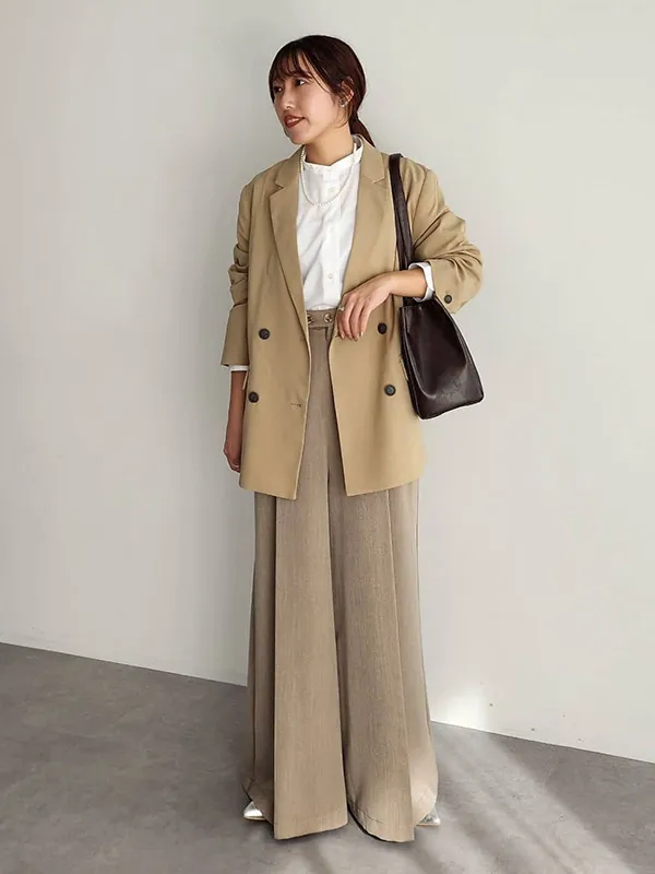 テイストを問わずに合わせやすい軽アウターのきれいめスタイル | 17度 服装