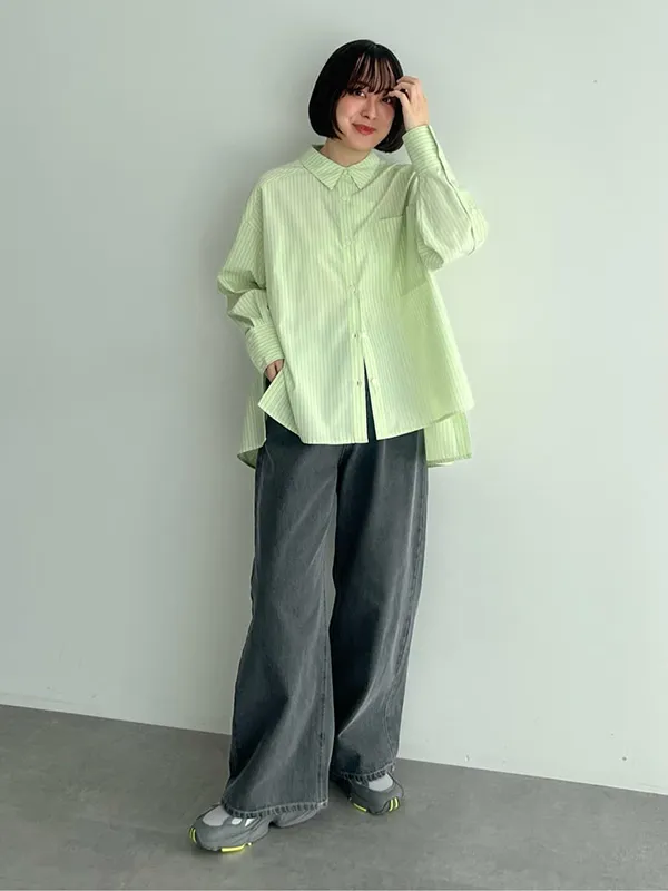 旬なシルエットのコーデに導くワイドストレートデニムパンツ | 春 コーデ