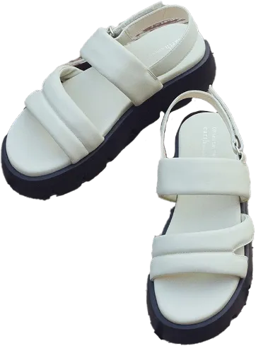 SANDAL