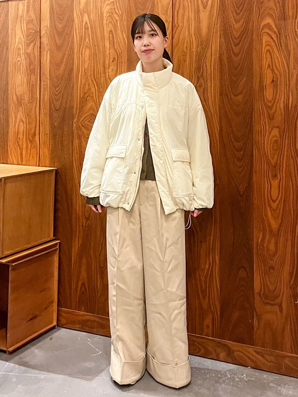 華やかで洒落度も高い冬のホワイトアウタースタイル | 気温10度 服装