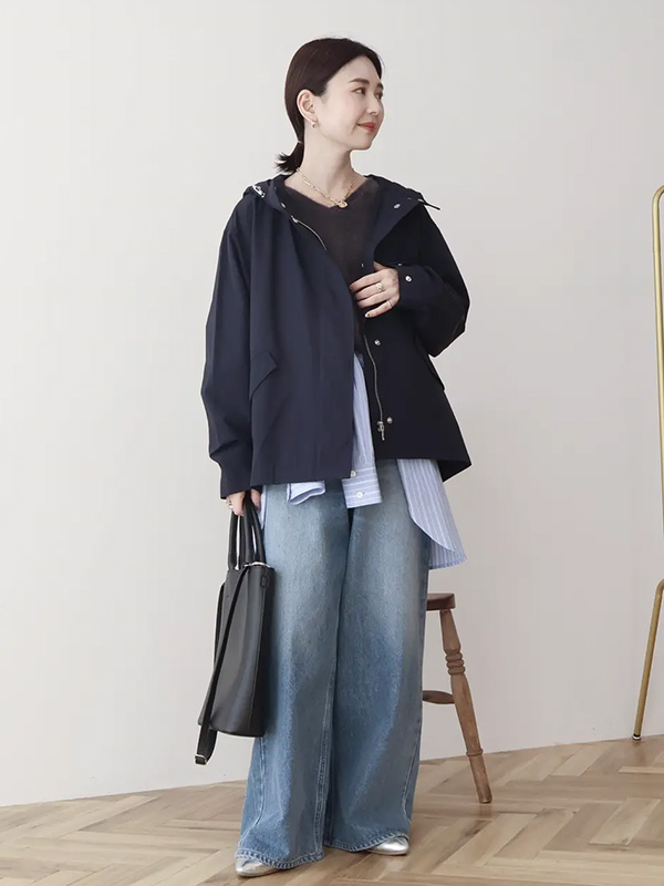 女性らしいシルエットでデイリーに馴染むマウンテンパーカースタイル | 14度 服装