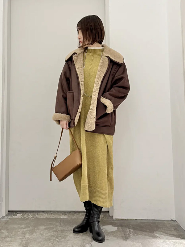 リラクシーなニットワンピをムートンジャケットで都会的に味付け | 14度 服装