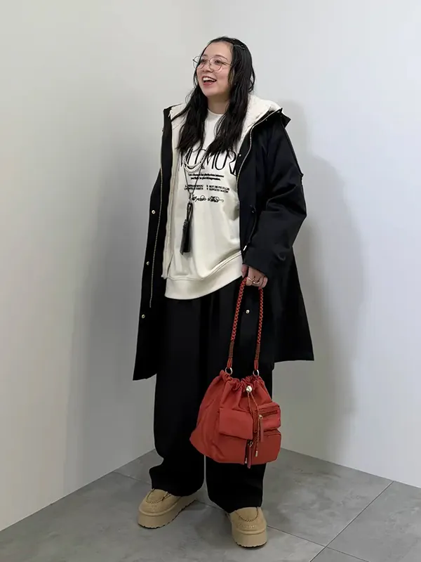 着回し力抜群のミリタリーコートとゆるシルエットで仕上げる旬のカジュアルコーデ ｜気温14度の服装はコレ！最高/最低14度のおすすめコーデ【2026最新】｜ストライプクラブ