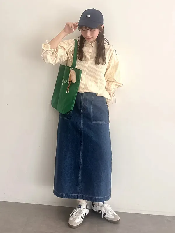 爽やかさと女性らしさを両立させた最強春シャツコーデ | 17度 服装