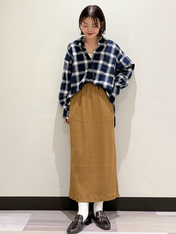1枚でも羽織りでもフレキシブルに使えて季節感が出せるシャツ | 17度 服装