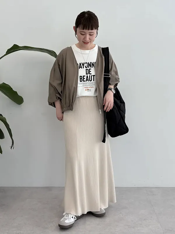 ショート丈ブルゾン×ロングスカートのスタイルアップコーデ | 17度 服装