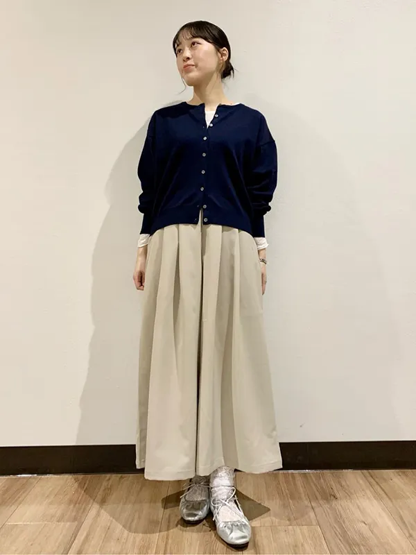 トップス風に着こなすと今っぽさが増すカーディガン | 20度 服装