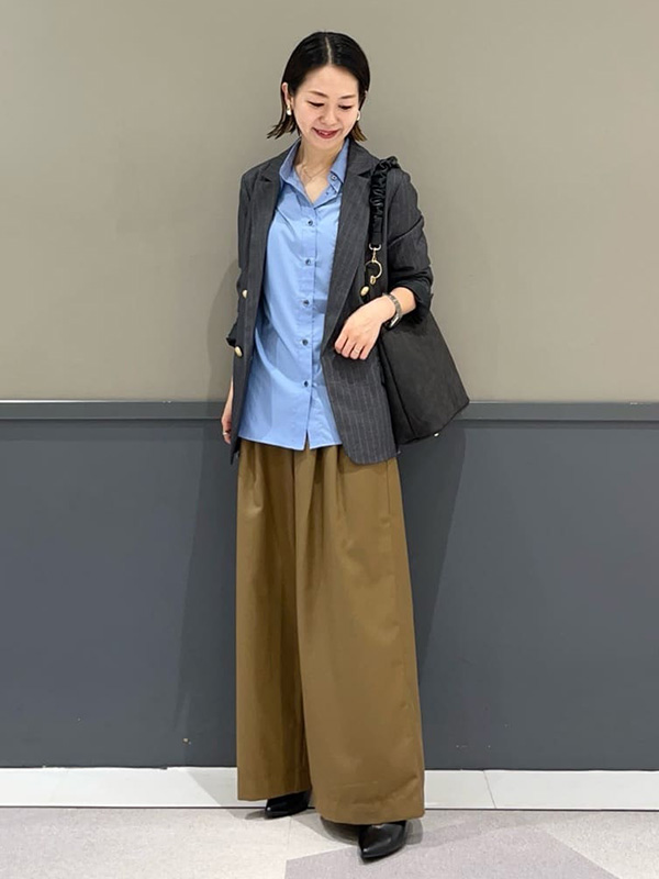 クラシカルなダブルボタンのジャケットでコーデをピリッと引き締め | 23度 服装