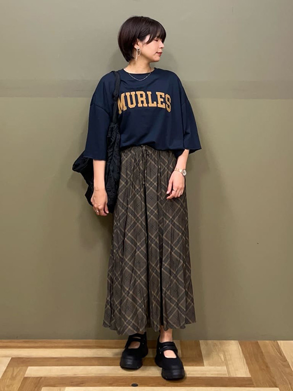 季節の変わり目に選びたい5部袖Tシャツのカジュアルプレッピースタイル | 23度 服装