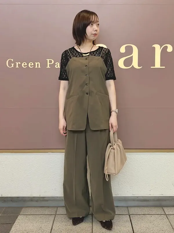 レーストップスのレイヤードで魅せるモードなセットアップスタイル ｜気温23度の服装はコレ！最高/最低23度別の正解コーデ【2026年最新】｜ストライプクラブ