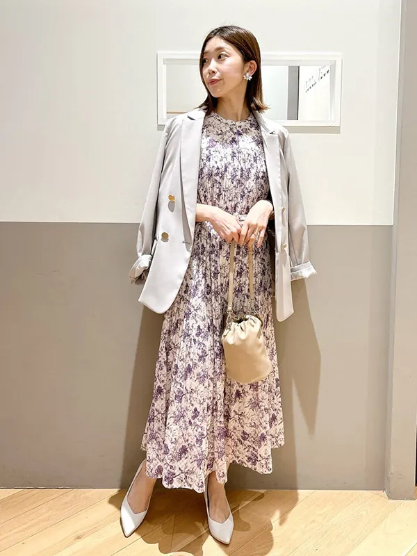 ジャケットで甘さを引き算した大人フェミニンコーデ | 23度 服装