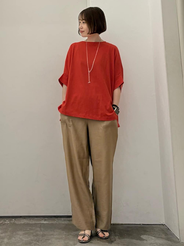 蒸し暑い日でも快適さを保つ接触冷感アイテムコーデ | 26度服装