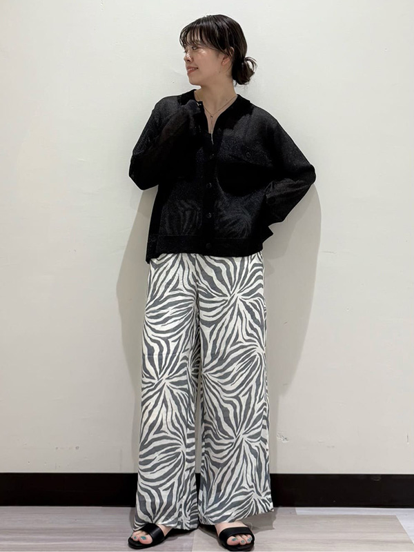 トップス風に着られるシアーカーディガンできれいめリゾートスタイルを | 26度服装