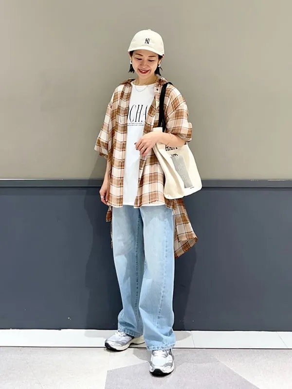 シアーシャツ×機能性Tシャツでアクティブに過ごす日も安心 | 28度服装