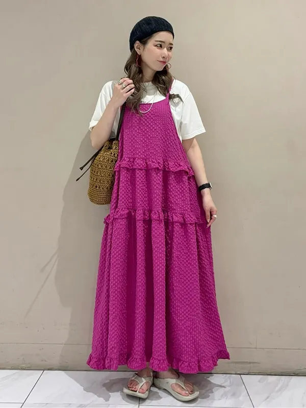 肌見せバランスと気温調整を兼ねたTシャツ×キャミワンピーススタイル | 28度服装