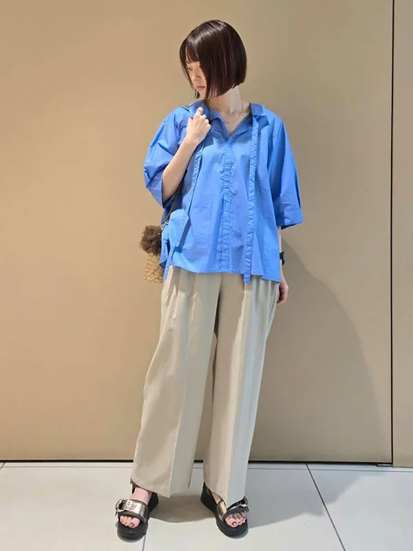 きちんとしたシーンにも対応でき1枚で着映えるデザインシャツコーデ | 28度服装