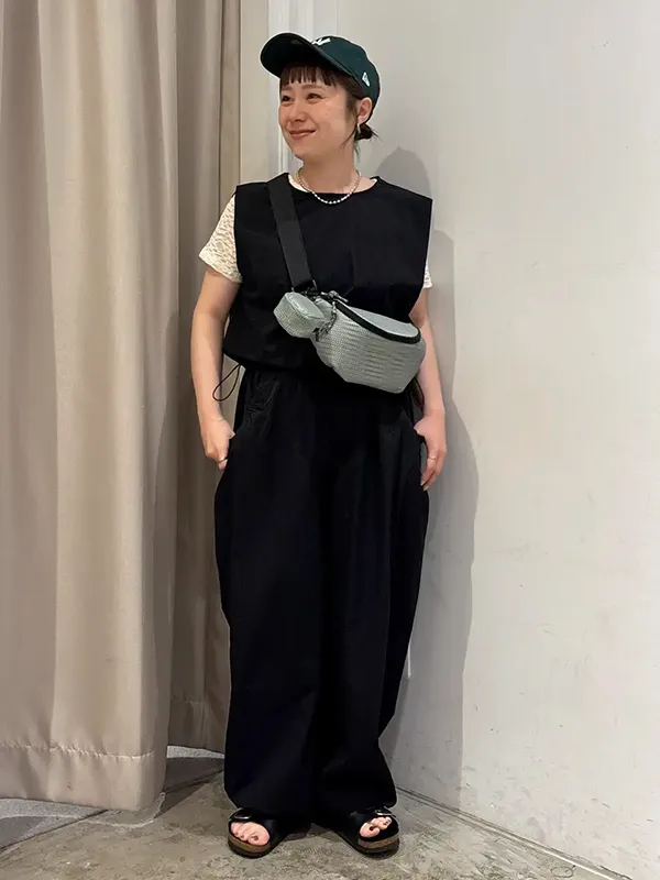 アクティブに動く日に万全のUV対策＆洒落見え確実なサロペットのカジュアルコーデ | 気温32度 服装