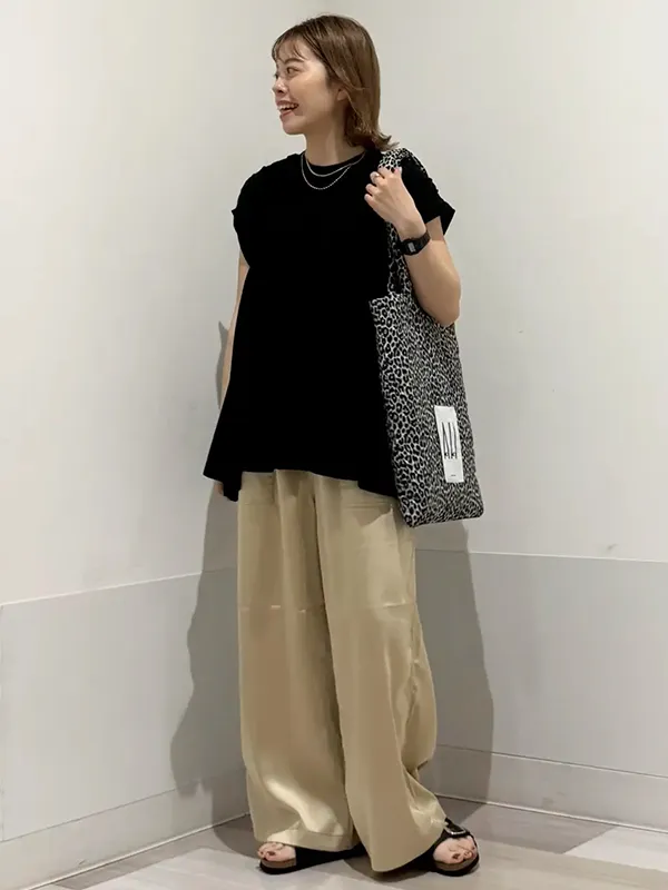 ひやっとした肌当たりの接触冷感トップス＆パンツで心地よくスタイリッシュに | 気温32度 服装