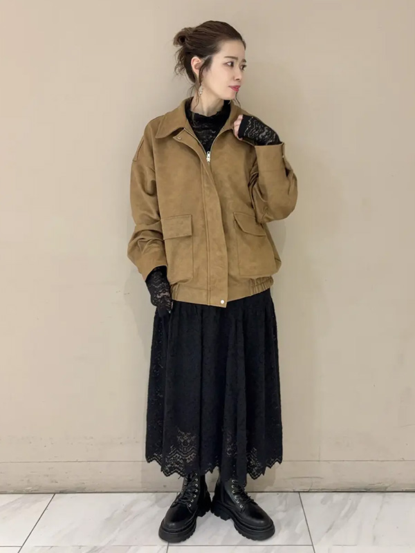 メンズライクなブルゾンをレースアイテムでレディに味付け | 8度 服装