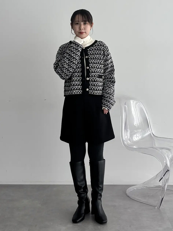 ショート丈ボトムスでもシックにまとまるトレンドのクラシカルコーデ | モノトーンコーデ