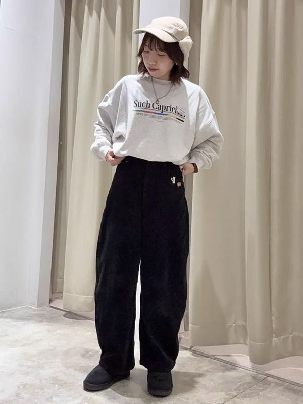 ヴィンテージライクなカジュアルコーデにモノトーンでこなれ感を | モノトーンコーデ