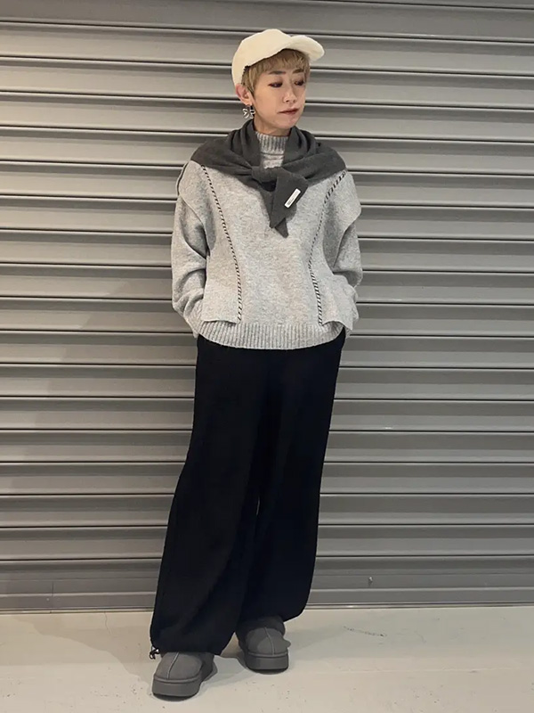 デザイン性の高いアイテムはモノトーンでデイリーに引き寄せる | モノトーンコーデ