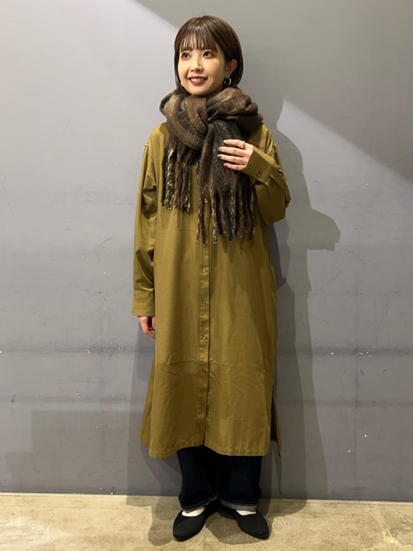立体感あるピッティ巻き×ロングシャツワンピのスタイルアップコーデ|マフラー巻き方