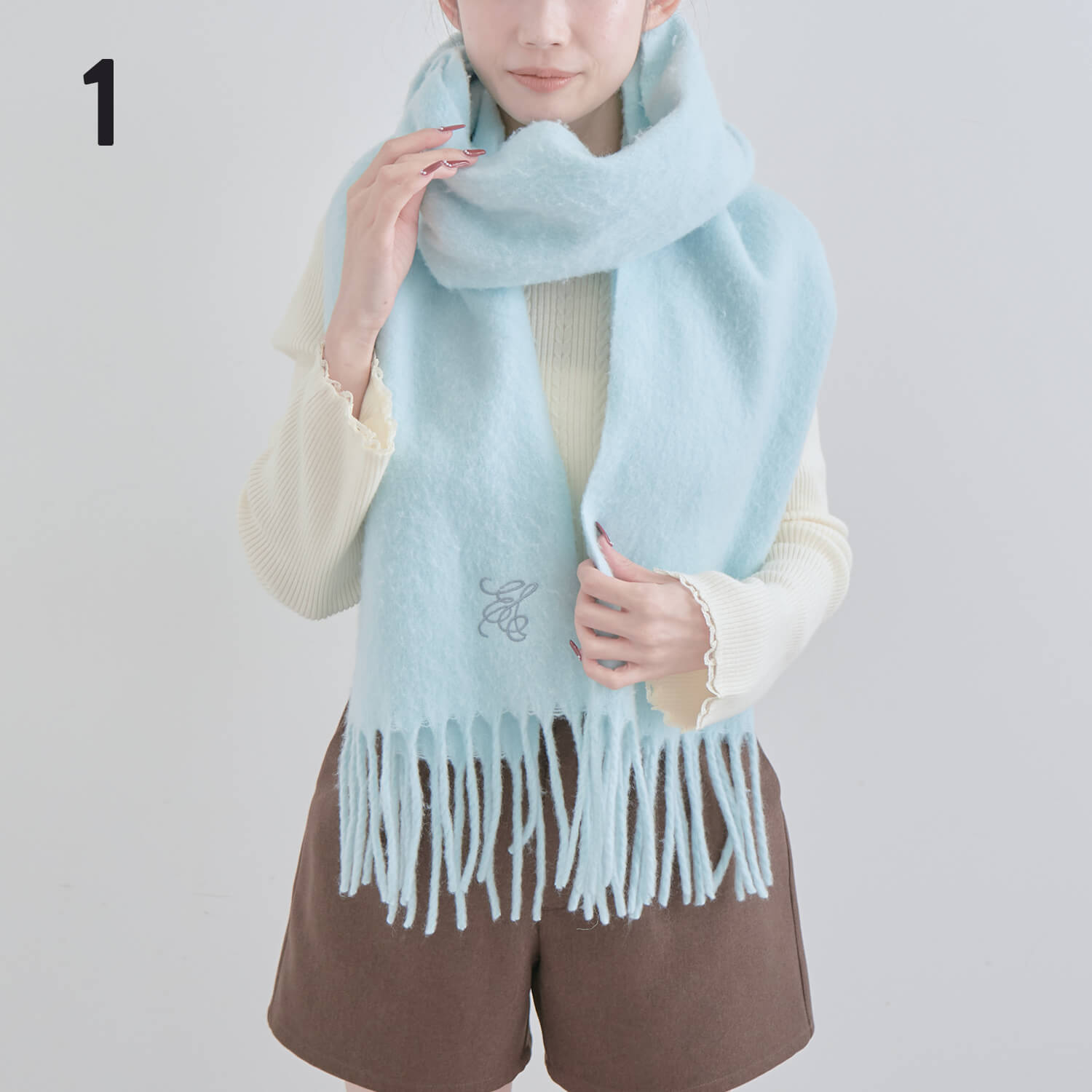 1）マフラーをゆったりめに一周巻く|マフラー巻き方