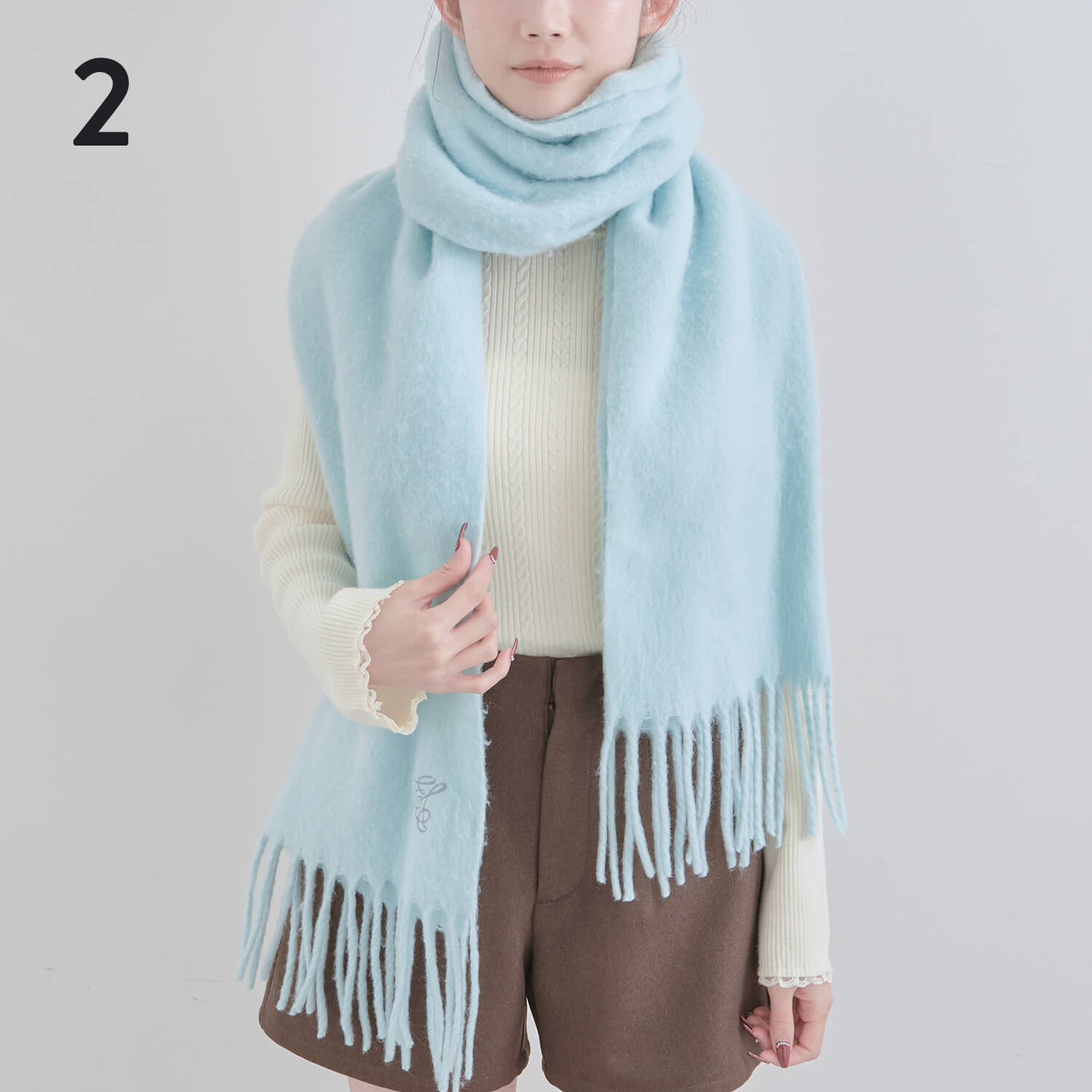 2）長い方を一周巻く|マフラー巻き方