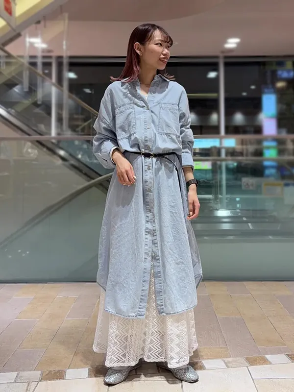 カジュアルデニムワンピースをレーススカートでレディに格上げ | 春 夏 ワンピース コーデ