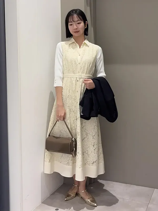 女子会で一目置かれるジレデザインの華やかレースワンピースコーデ | 春 夏 ワンピース コーデ