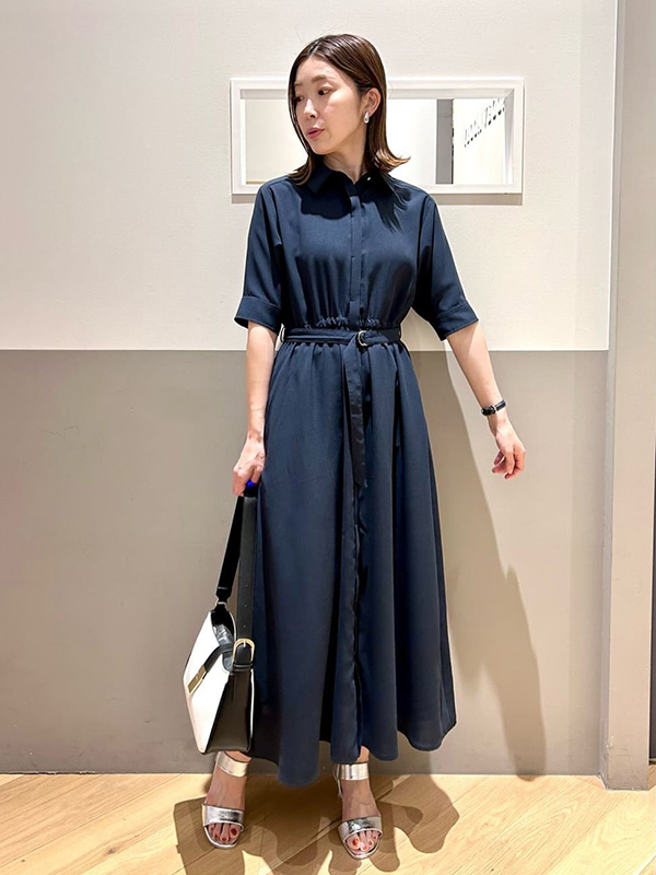 知的できちんと感ありのネイビーシャツワンピはお仕事コーデに大活躍 | ワンピース コーデ