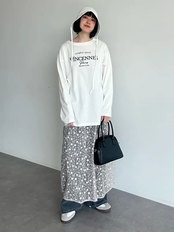 今季トレンドのボトムスレイヤードが手軽にできるシアーレーススカート | シアーシャツ