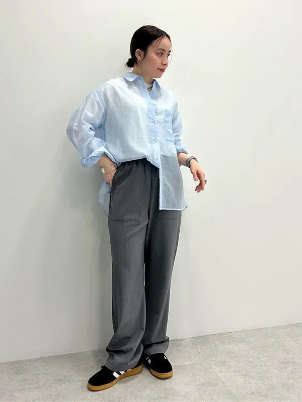 ②裾を片方だけインしてスタイルアップ | シアーシャツ