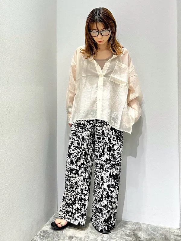 ①同系色インナーでまとまり感を | シアーシャツ